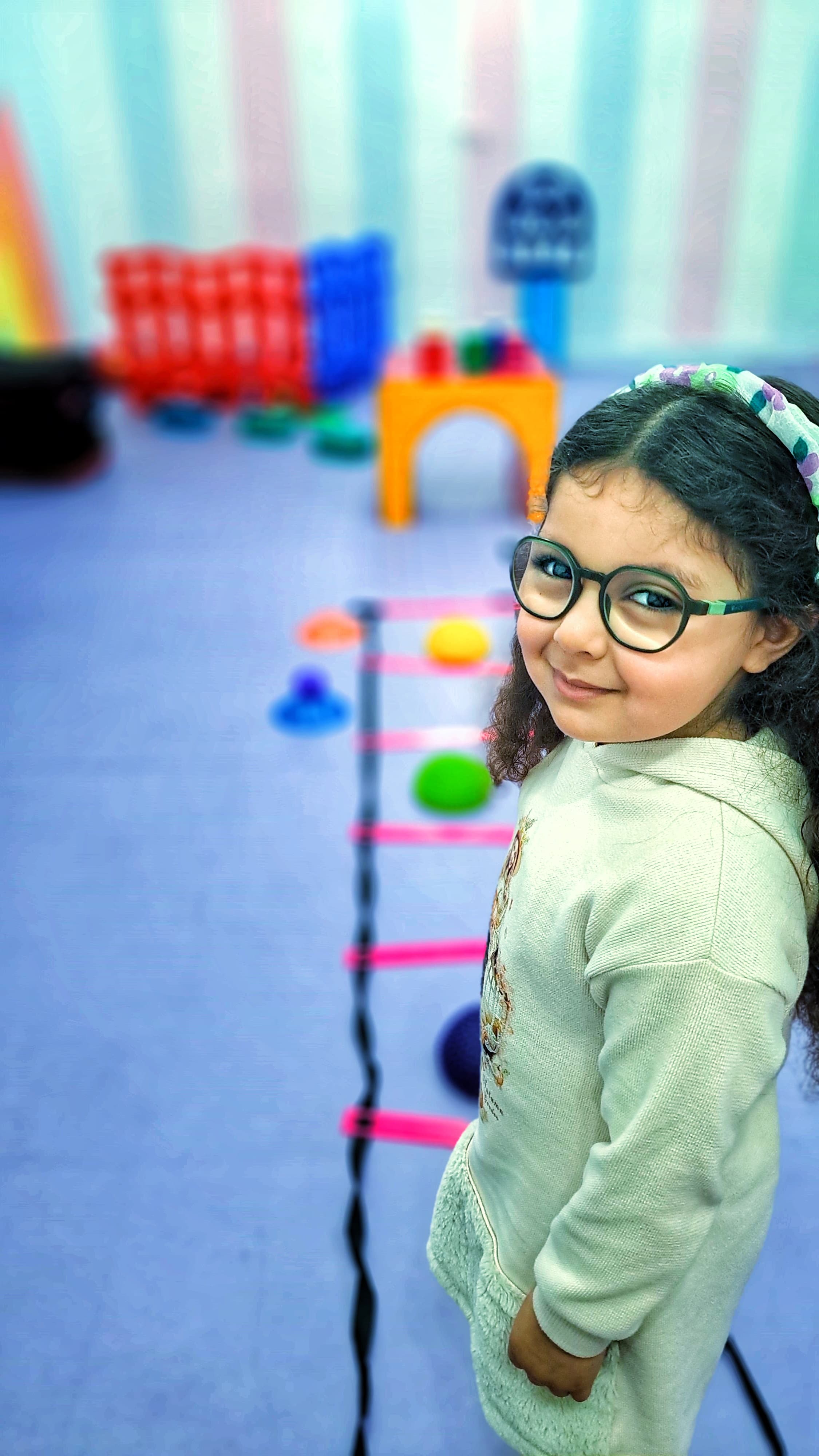 مجهز به وسایل متنوع بازی های جنبشی حرکتی