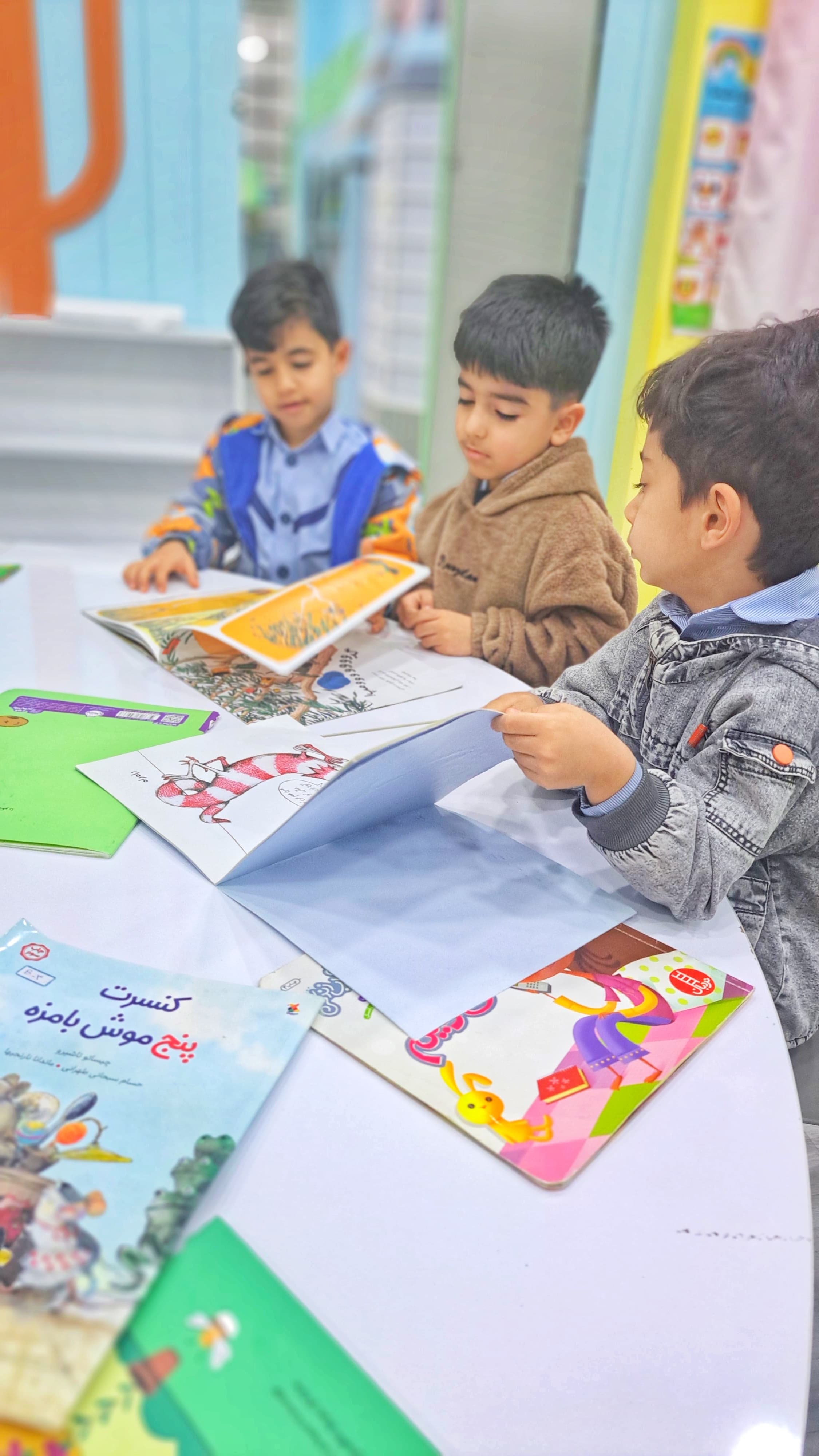 کتاب خوانی و قصه گویی